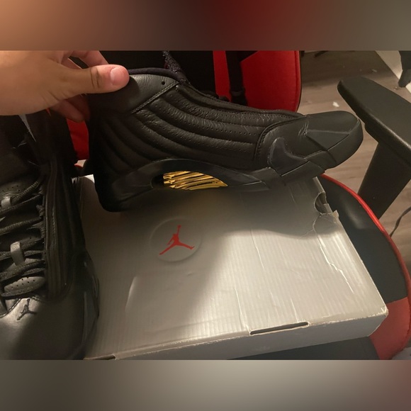 I got a new pair trying to bless someone with rare shoes for a low price - Picture 9 of 10